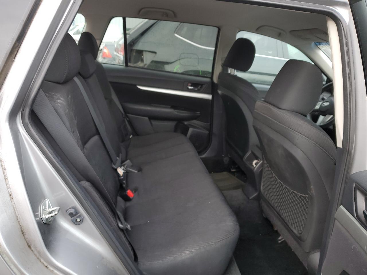 2011 Subaru Outback - Image 10