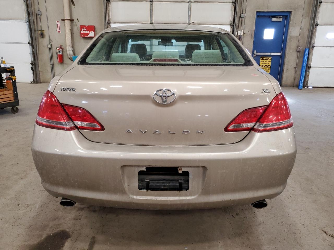 2007 Toyota Avalon - Image 6