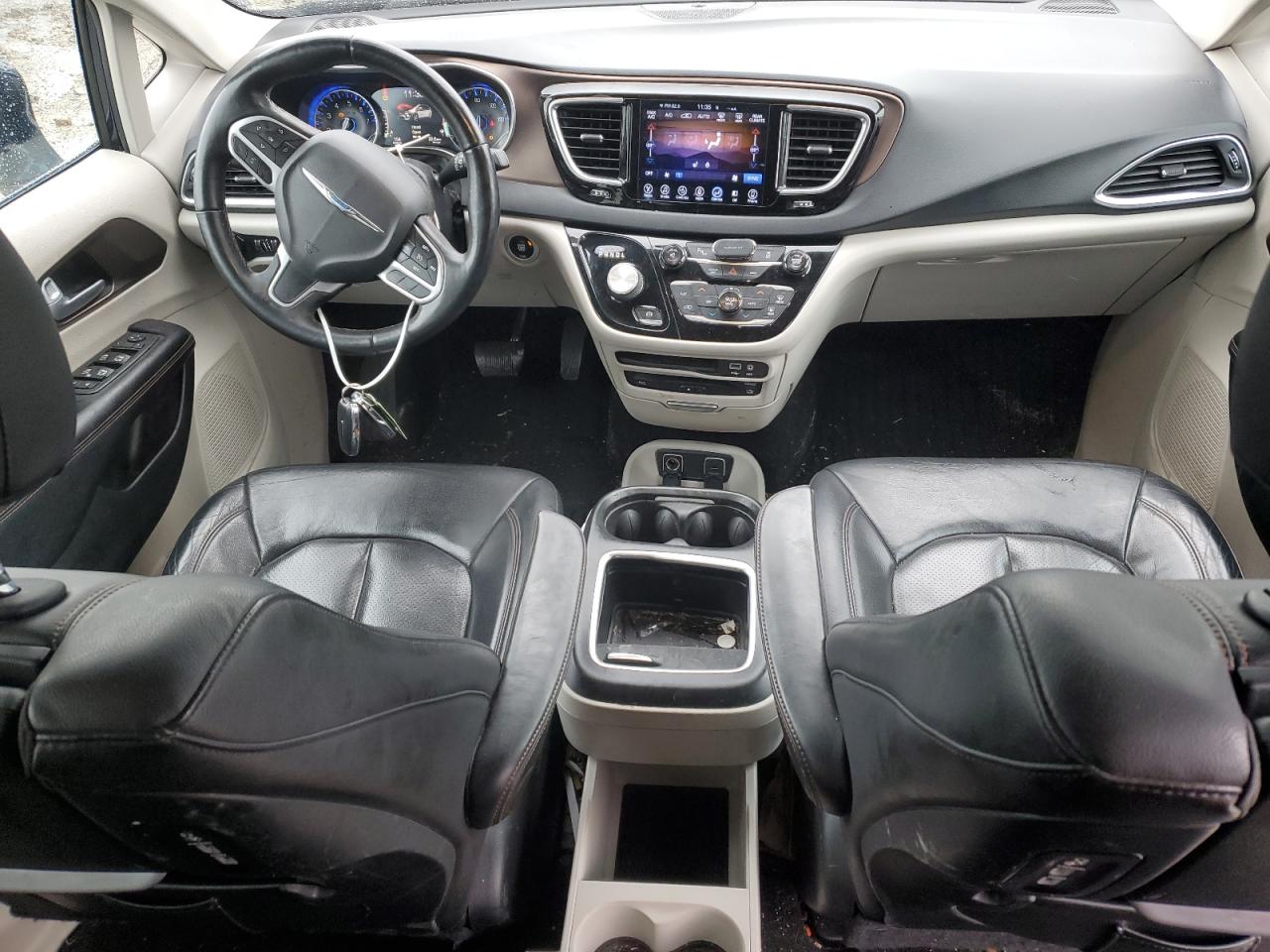 2017 Chrysler Pacifica - Image 8