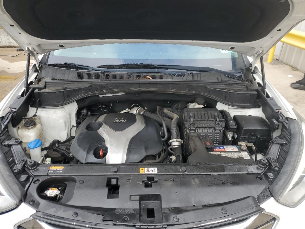 2015 Hyundai Santa Fe - Image 12