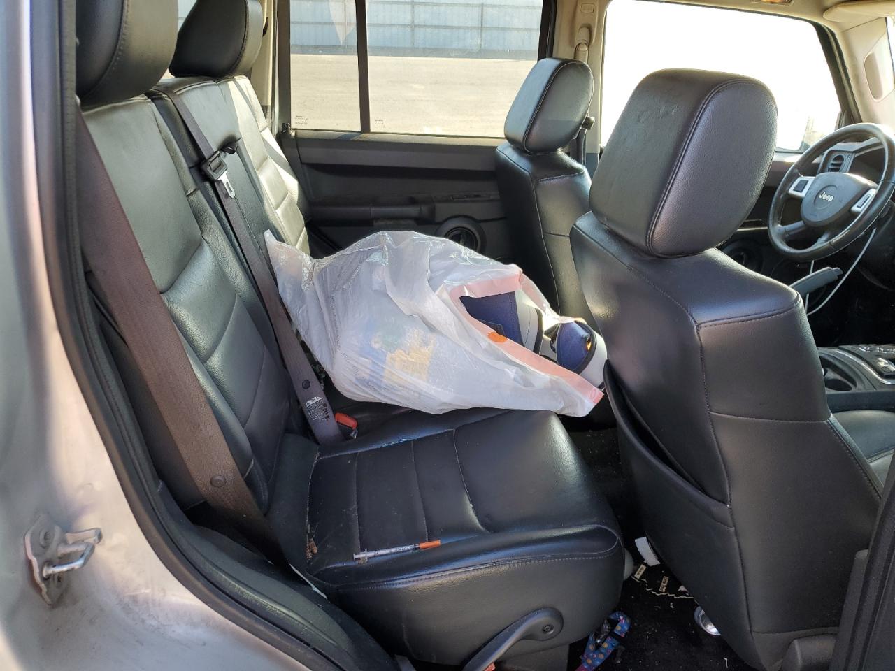 2008 Jeep Commander - Image 11