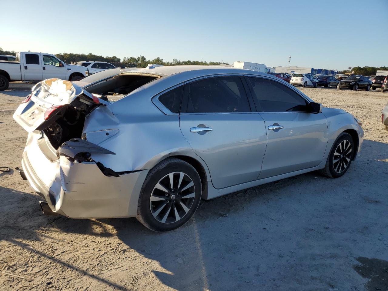 2018 Nissan Altima - Image 3