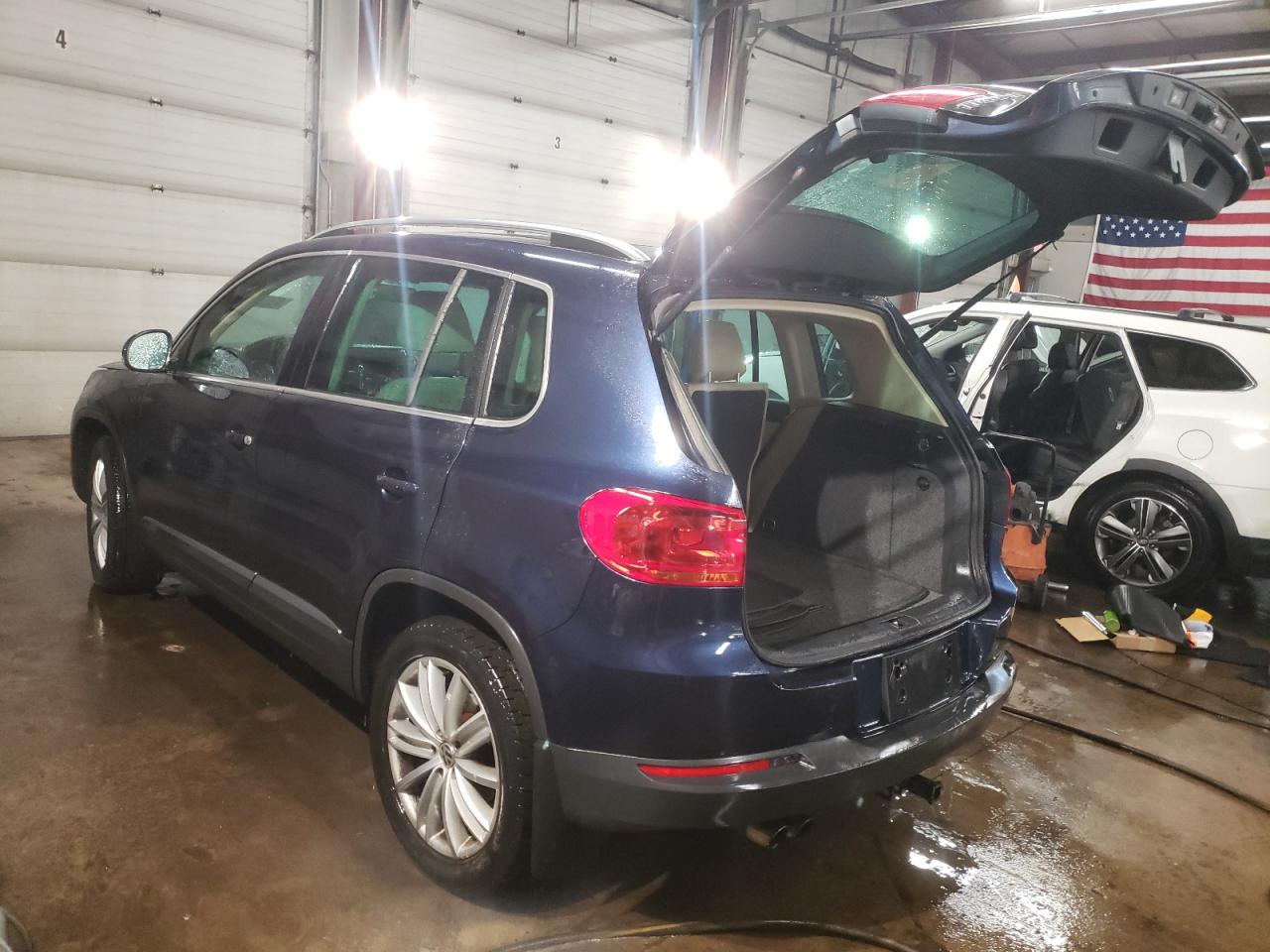 2015 Volkswagen Tiguan - Image 2