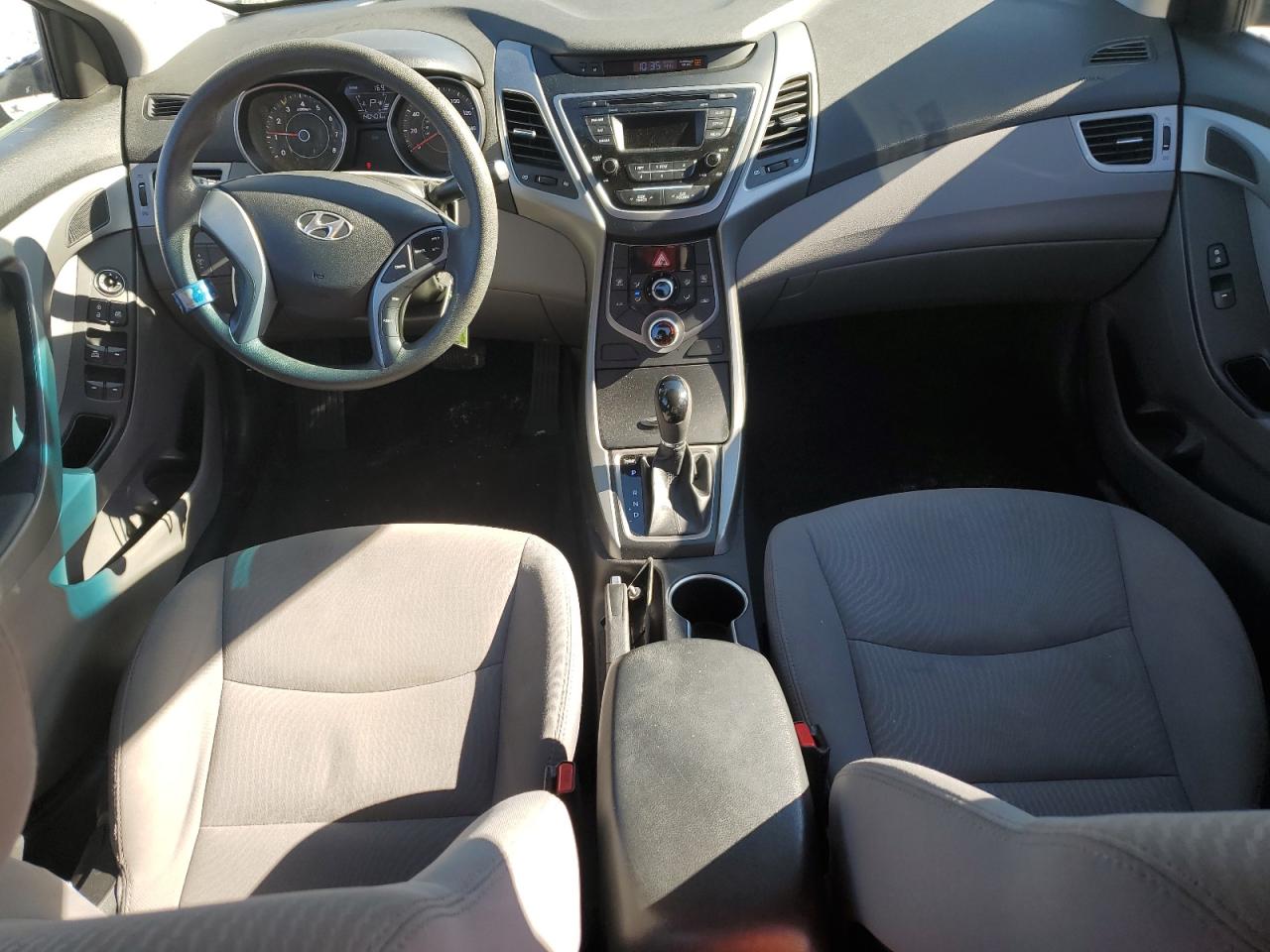 2016 Hyundai Elantra - Image 8