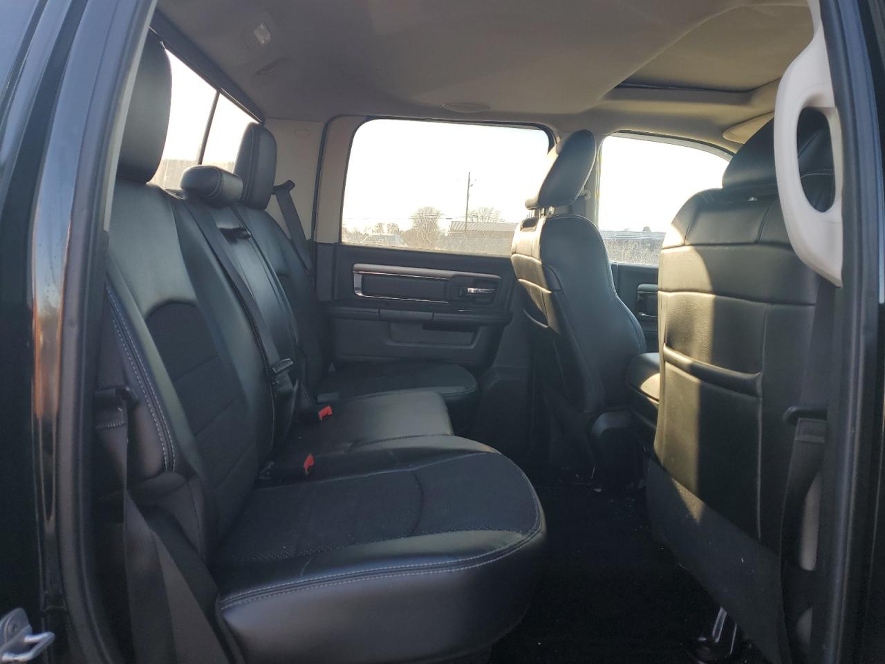 2014 RAM 1500 - Image 10
