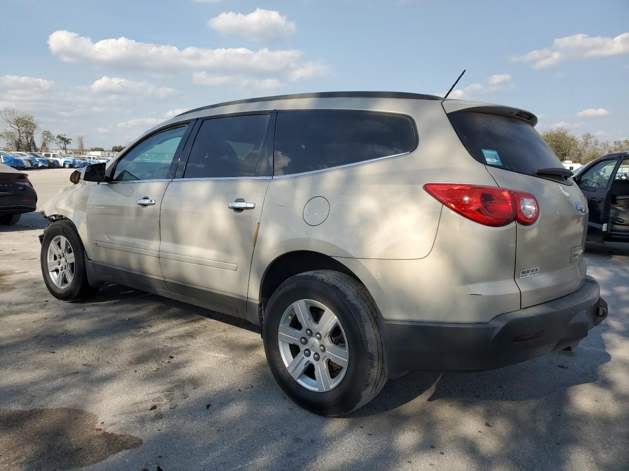 2010 Chevrolet Traverse - Image 2