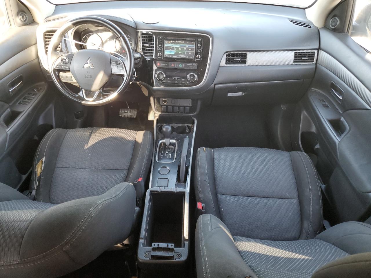 2017 Mitsubishi Outlander - Image 8