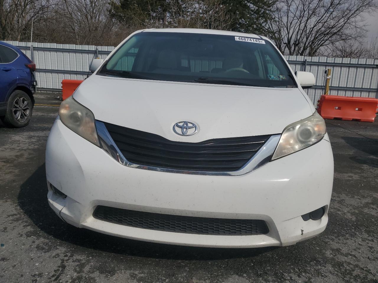 2014 Toyota Sienna - Image 5