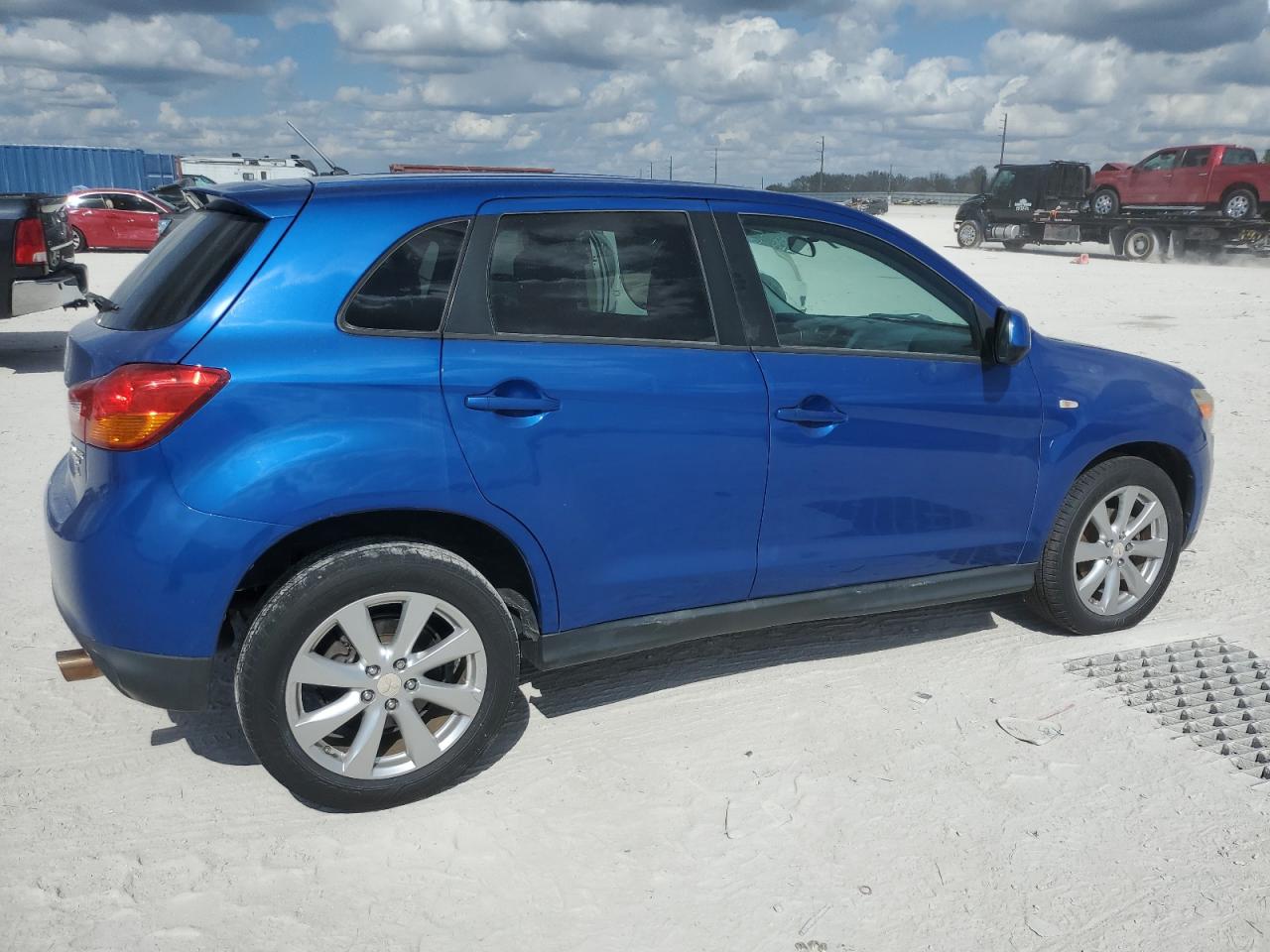 2015 Mitsubishi Outlander - Image 3