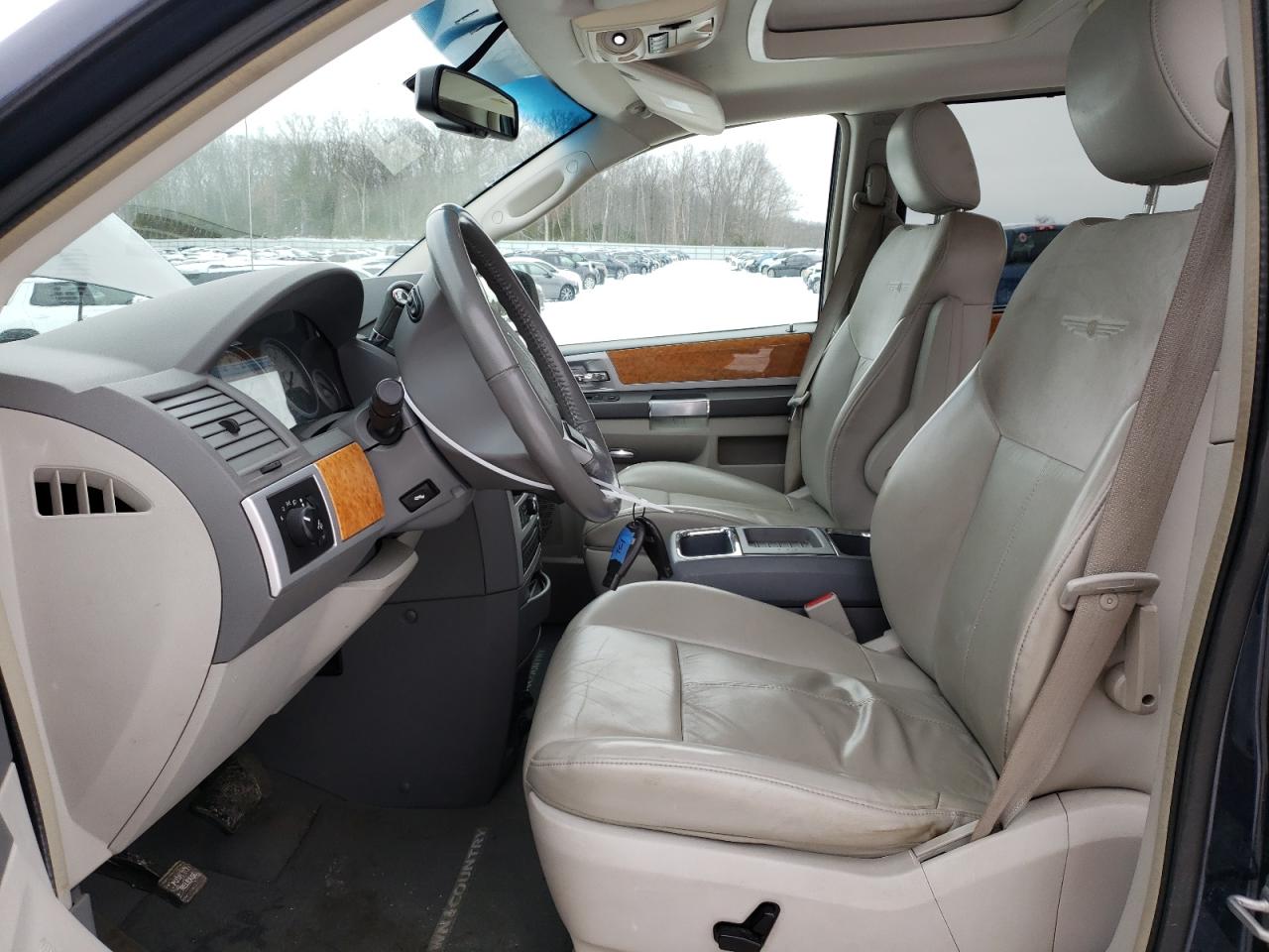 2008 Chrysler Town & Country - Image 7