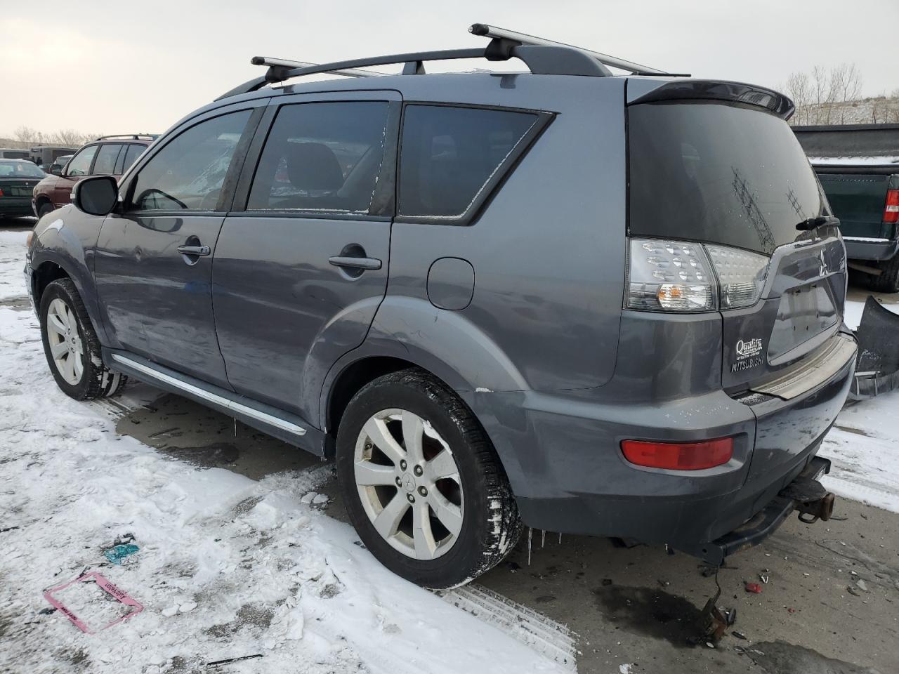 2010 Mitsubishi Outlander - Image 2