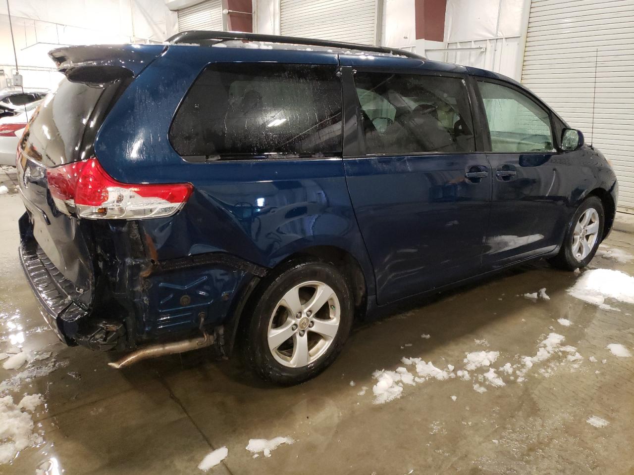 2012 Toyota Sienna - Image 3