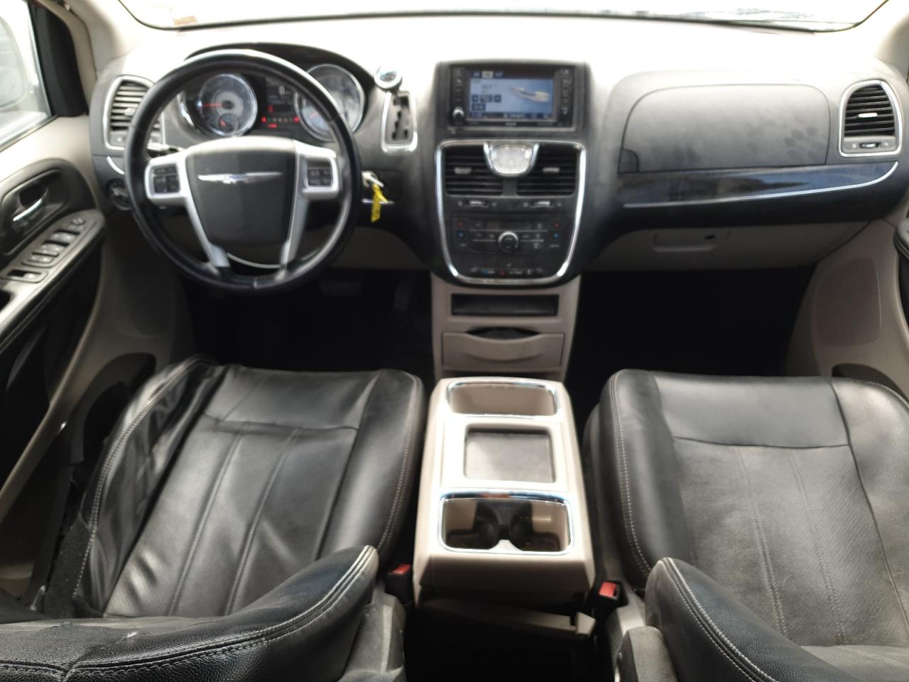 2012 Chrysler Town & Country - Image 8