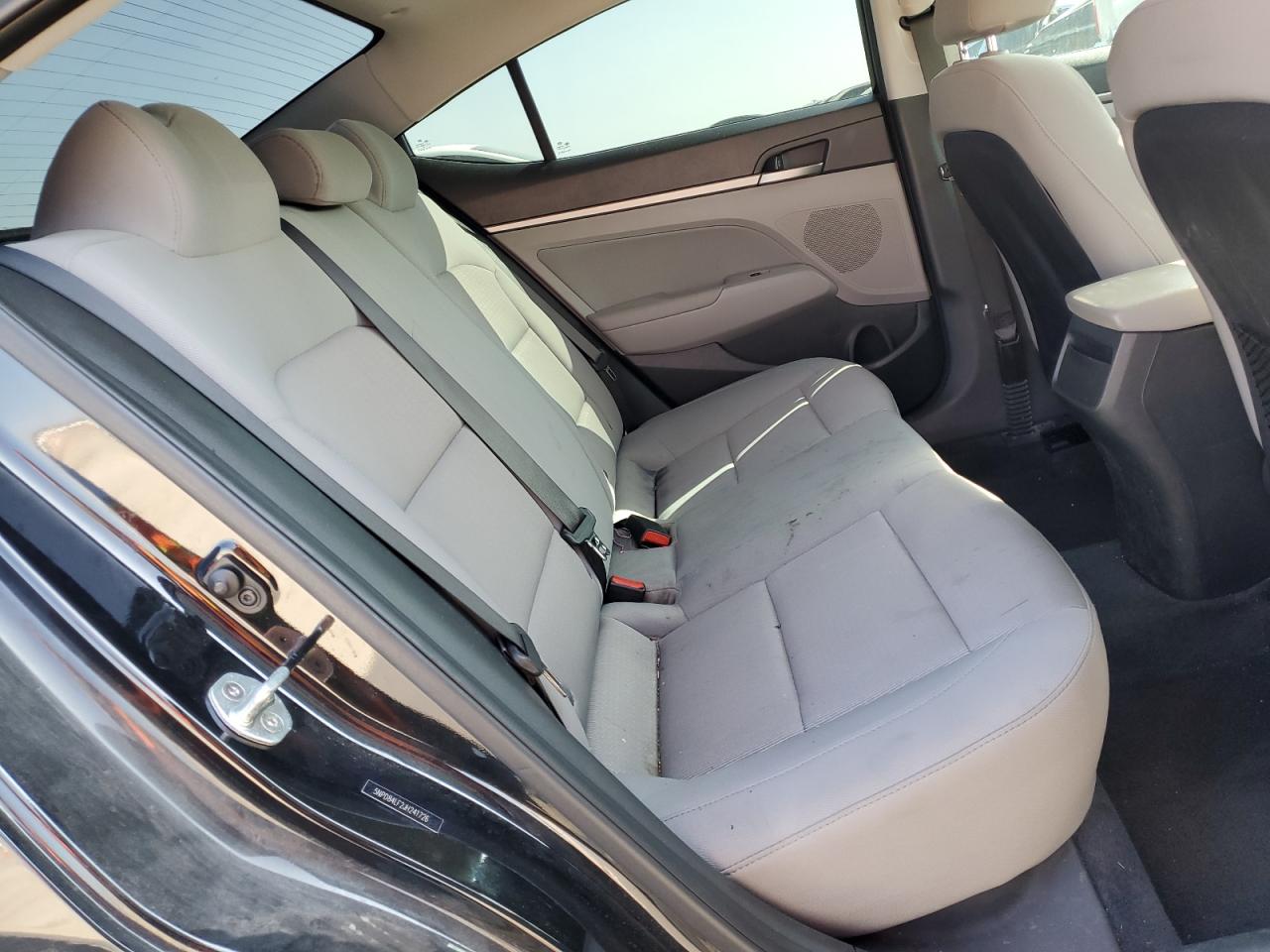 2018 Hyundai Elantra - Image 10