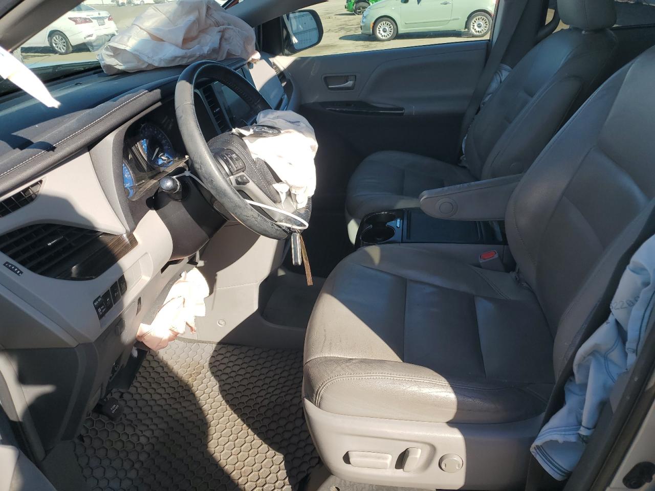 2015 Toyota Sienna - Image 7