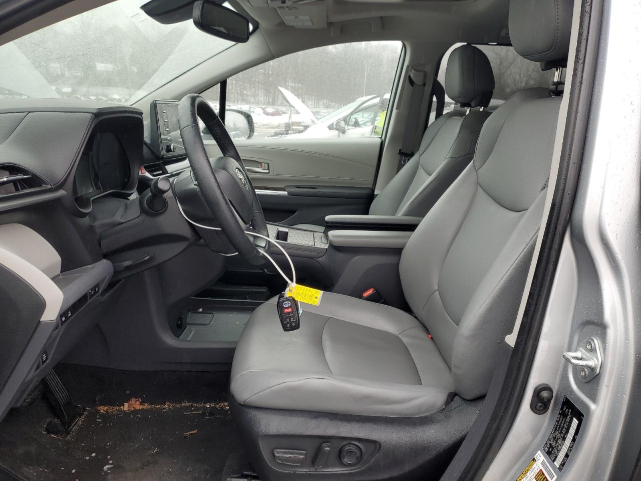 2022 Toyota Sienna - Image 7