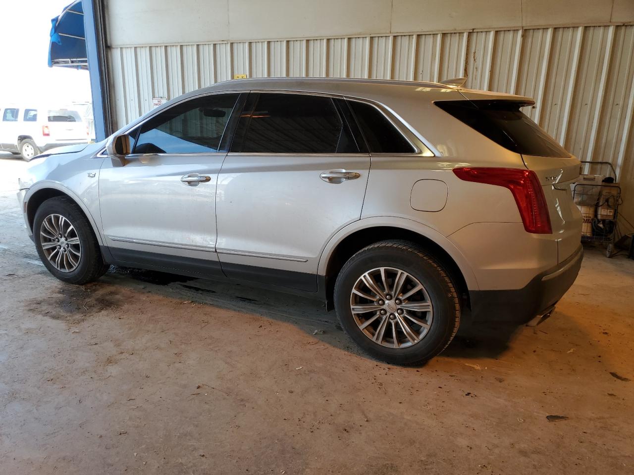 2017 Cadillac XT5 - Image 2