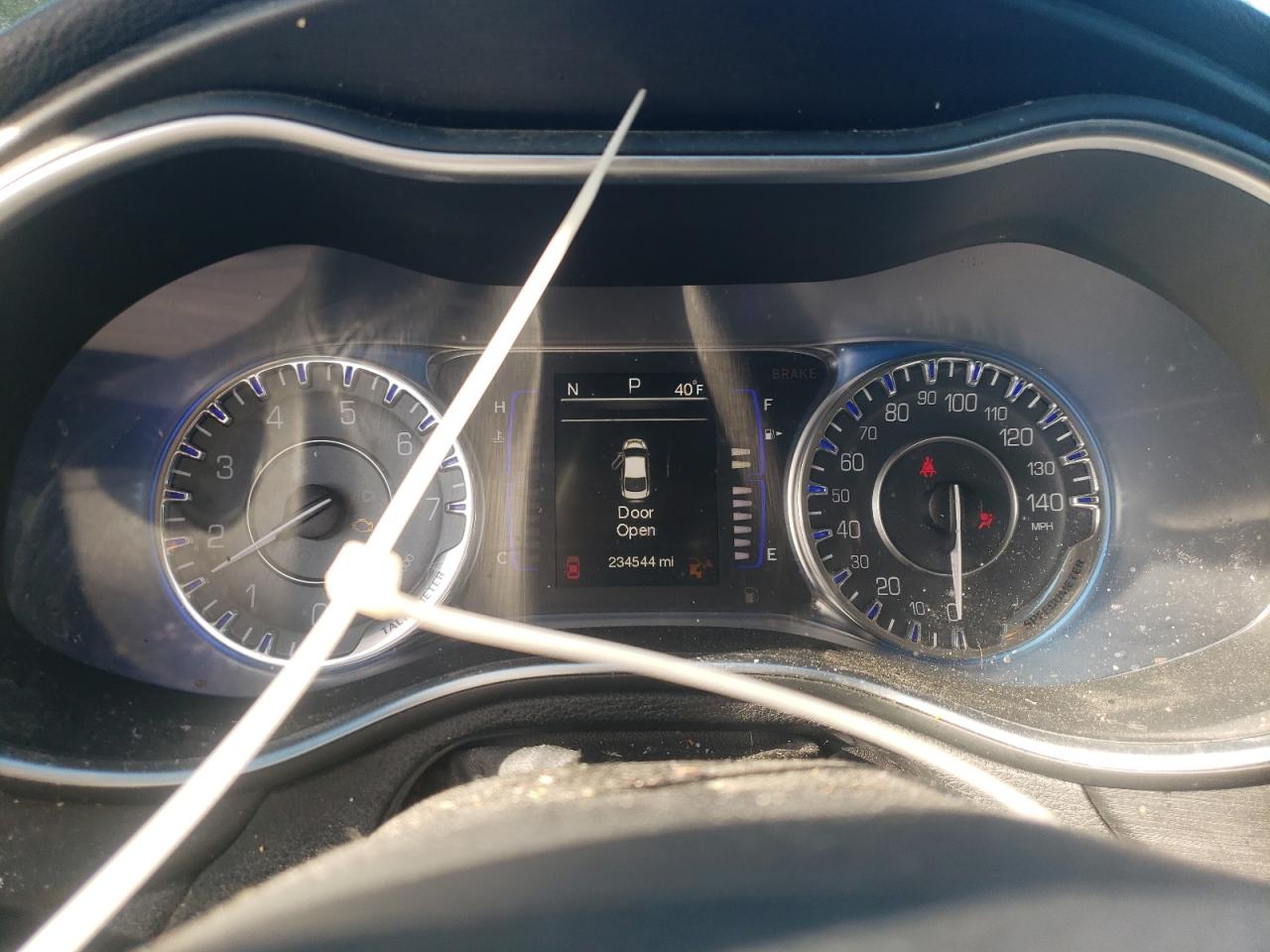 2015 Chrysler 200 - Image 9