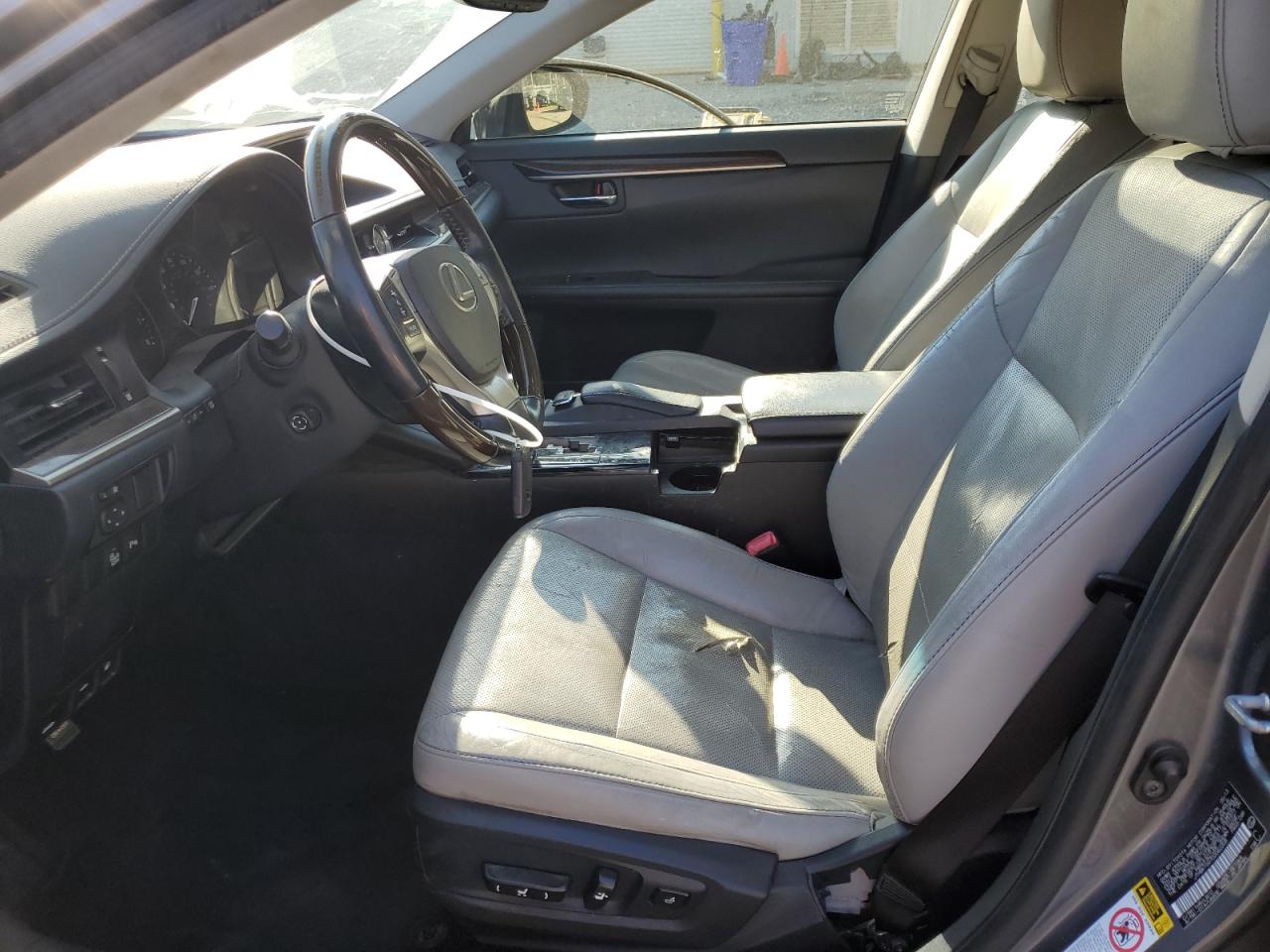 2013 Lexus ES - Image 7