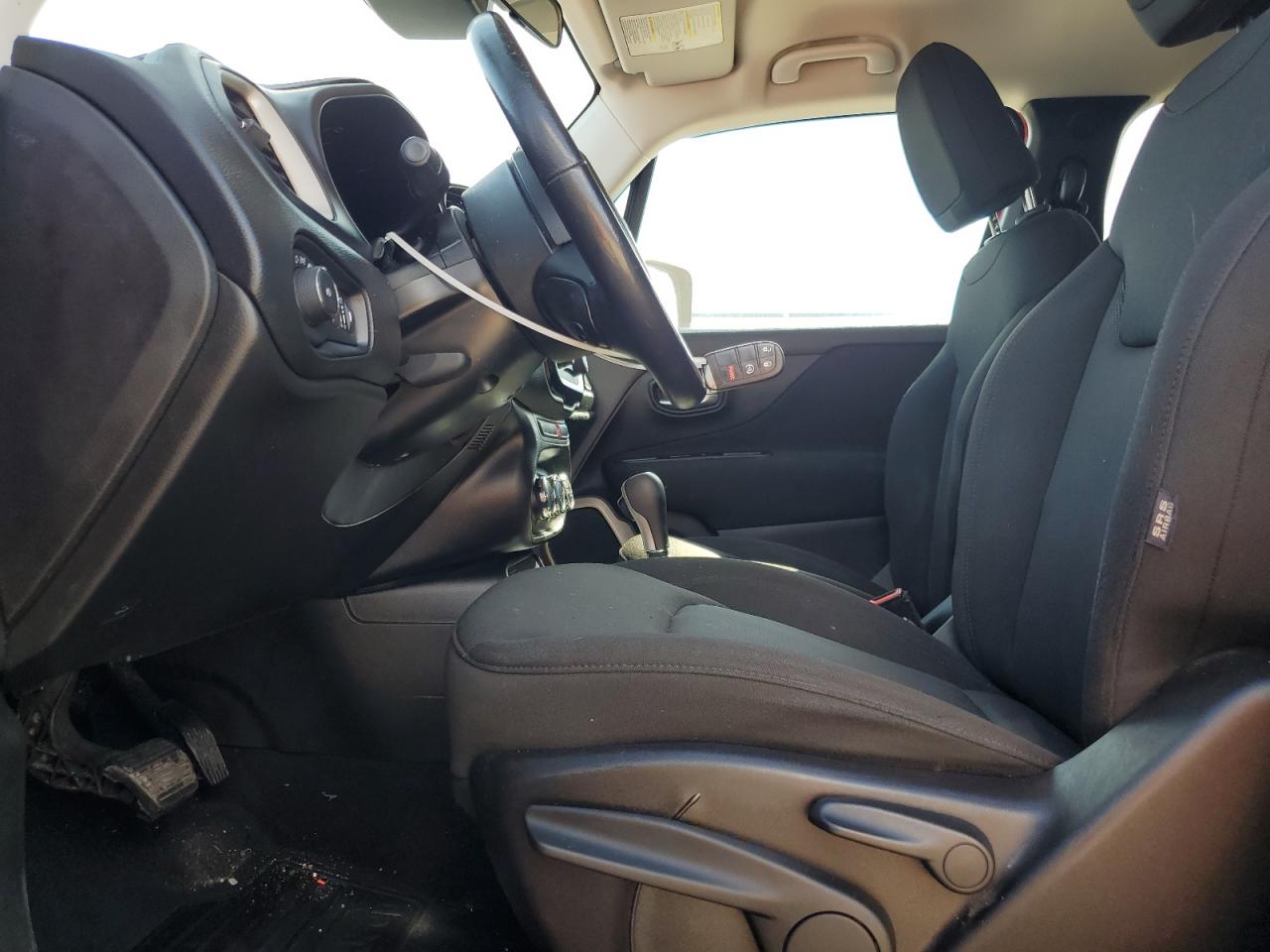 2017 Jeep Renegade - Image 7