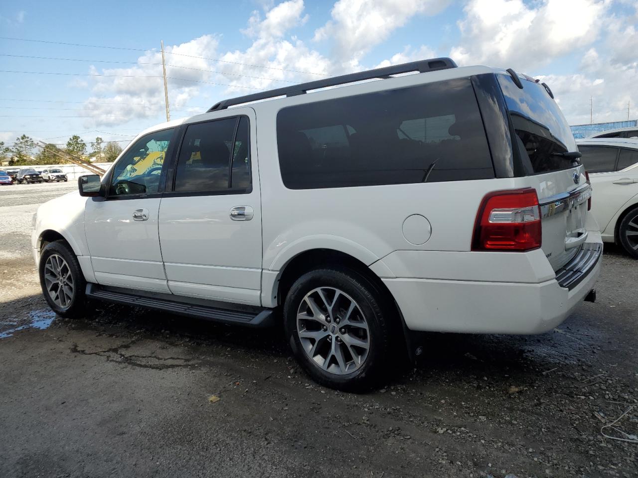 2016 Ford Expedition - Image 2