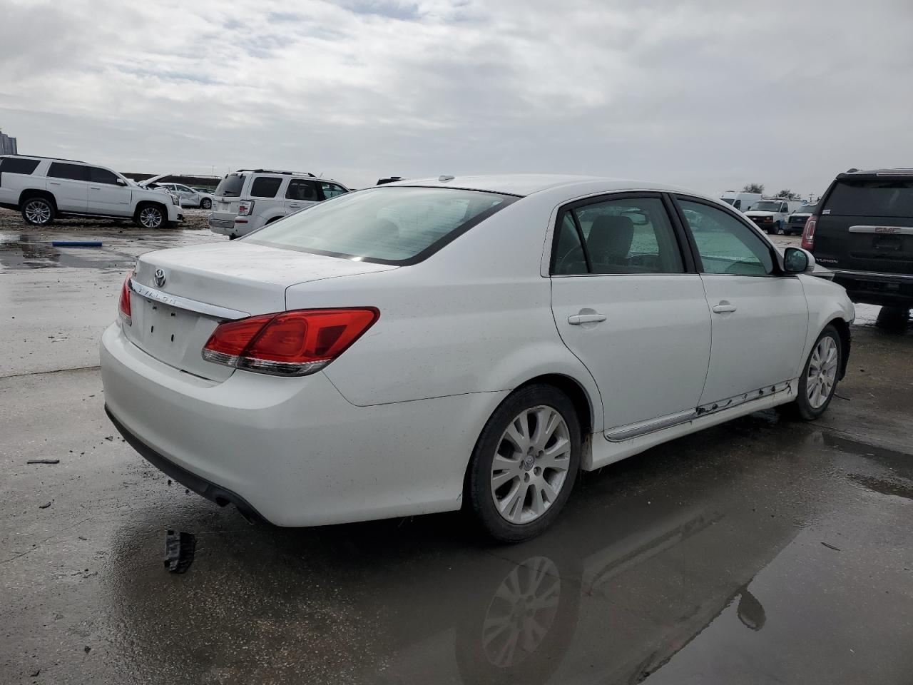 2012 Toyota Avalon - Image 3