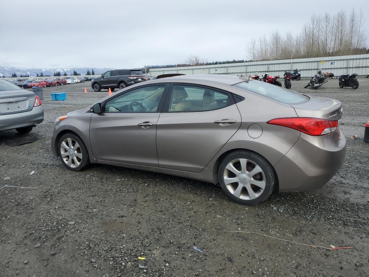 2013 Hyundai Elantra - Image 2