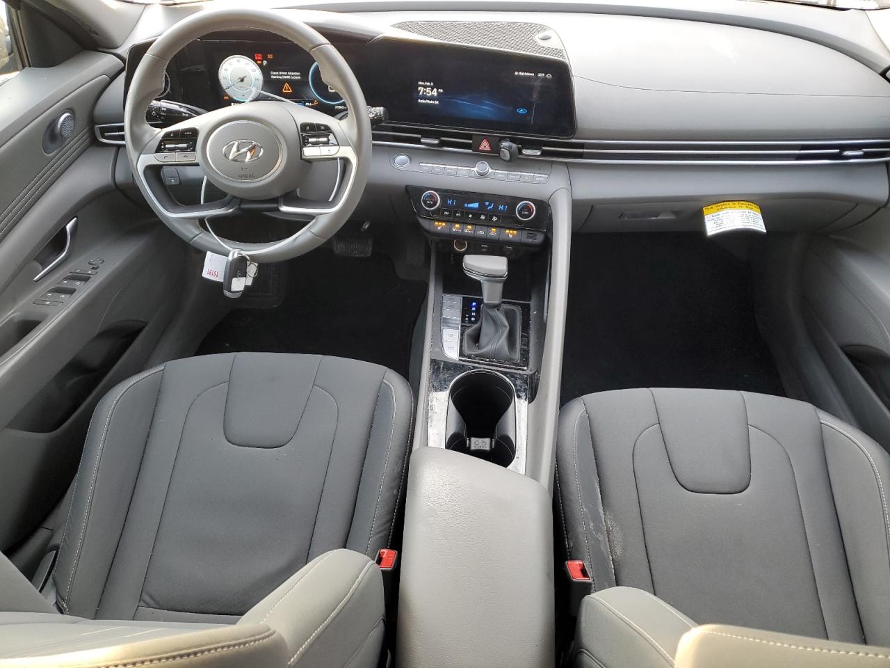 2023 Hyundai Elantra - Image 8