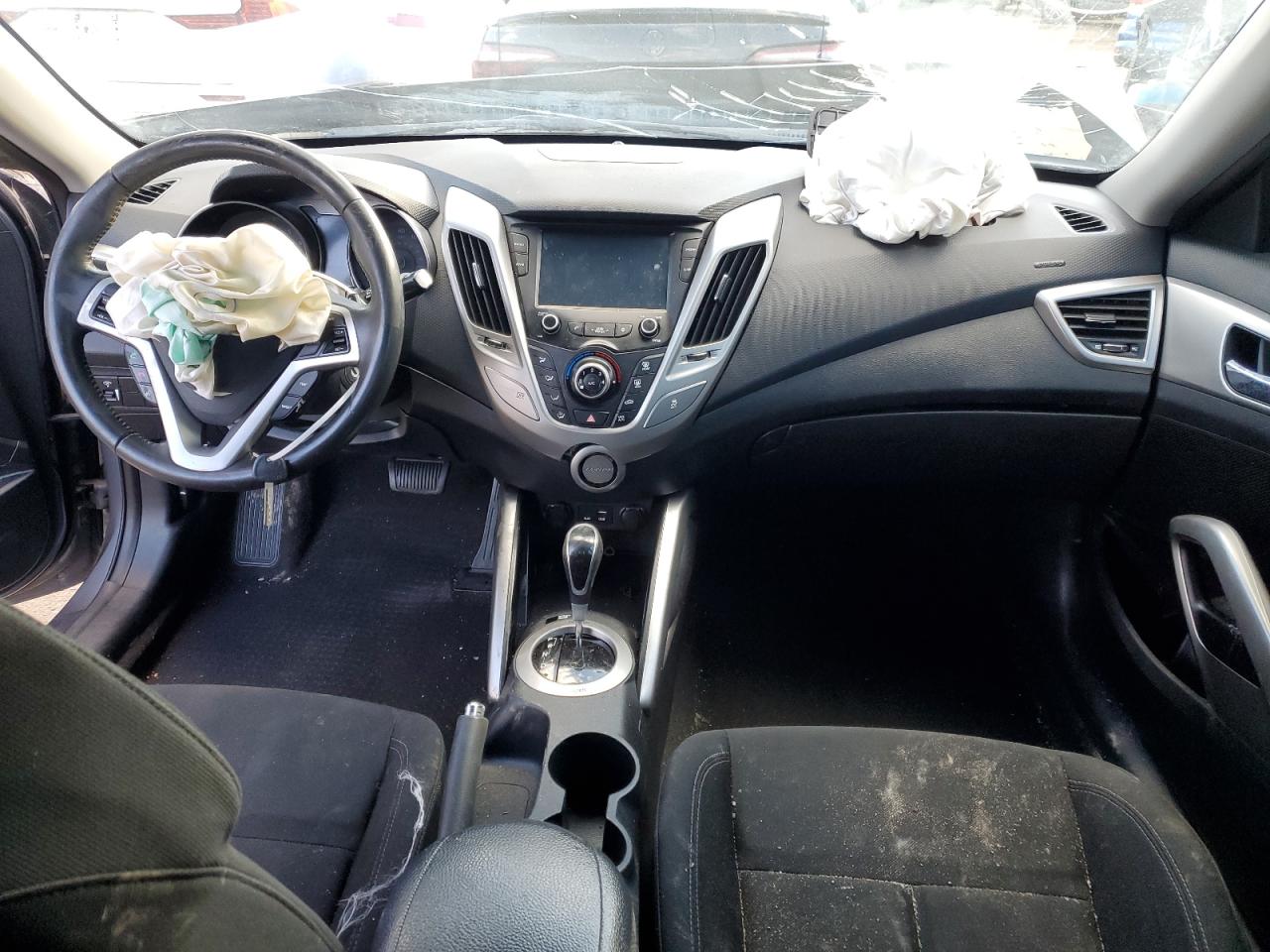 2017 Hyundai Veloster - Image 8