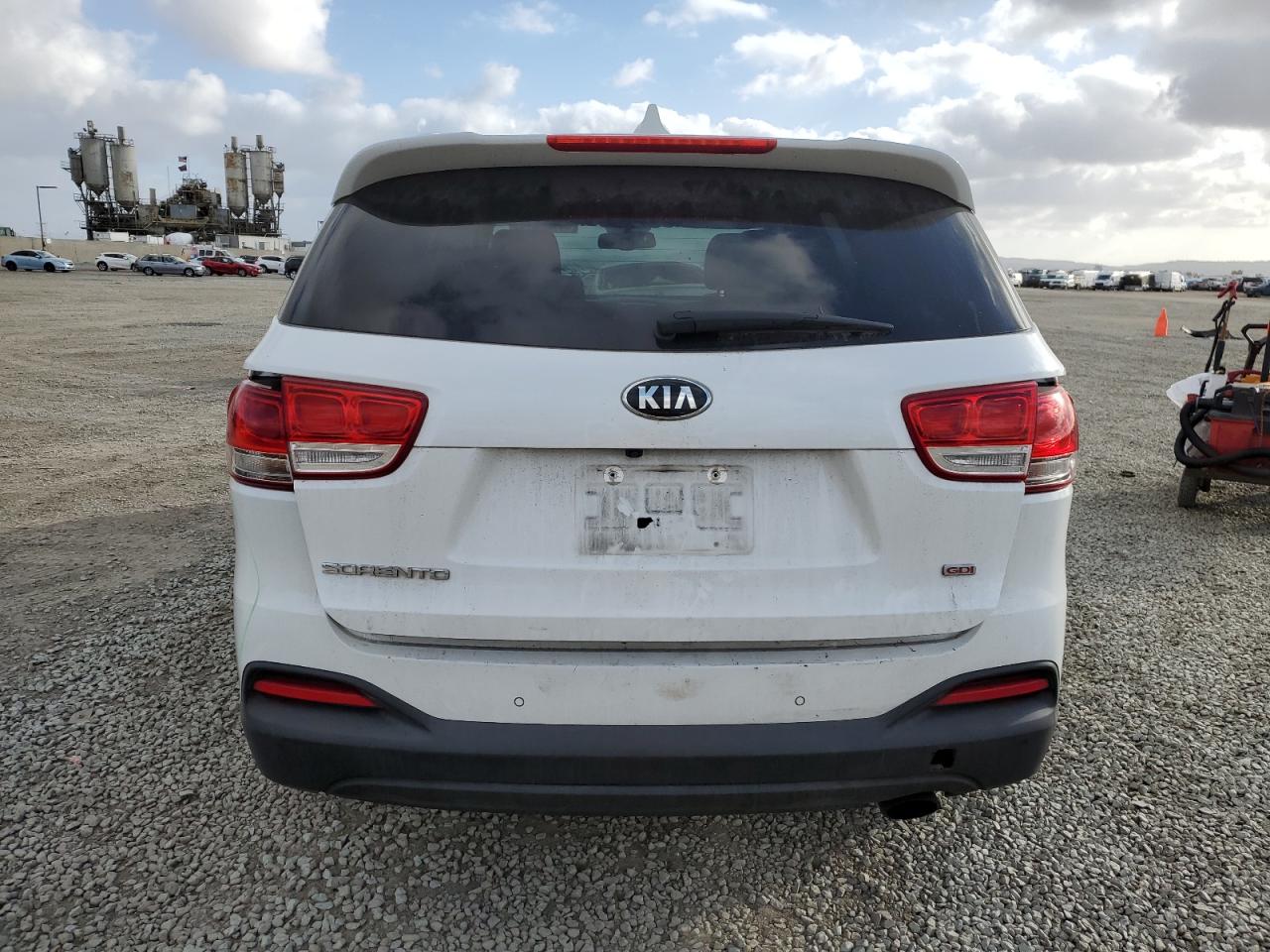 2017 Kia Sorento - Image 6