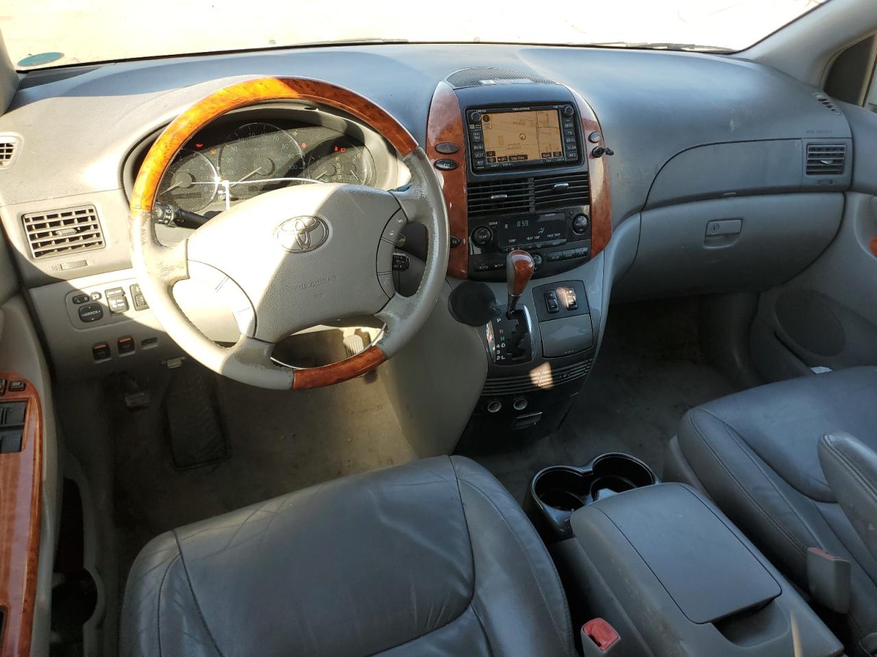 2010 Toyota Sienna - Image 8