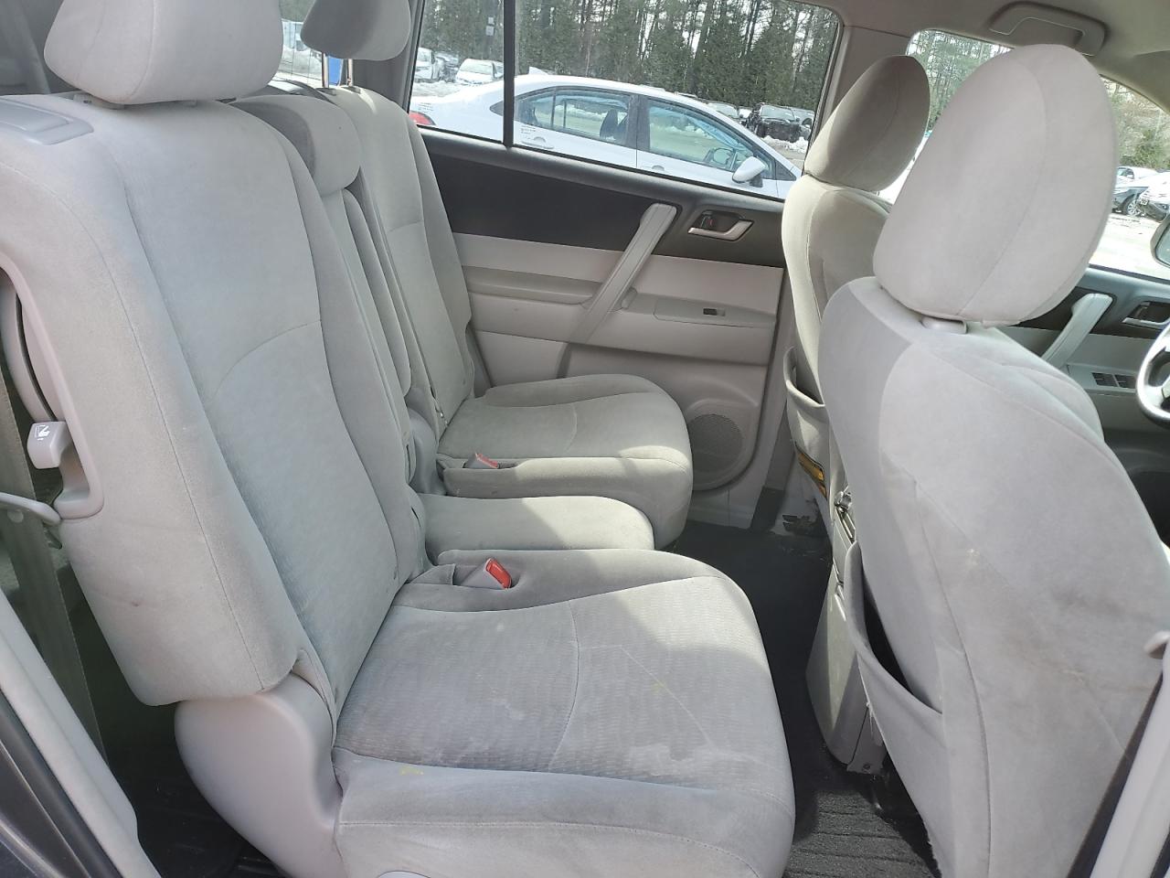 2012 Toyota Highlander - Image 11