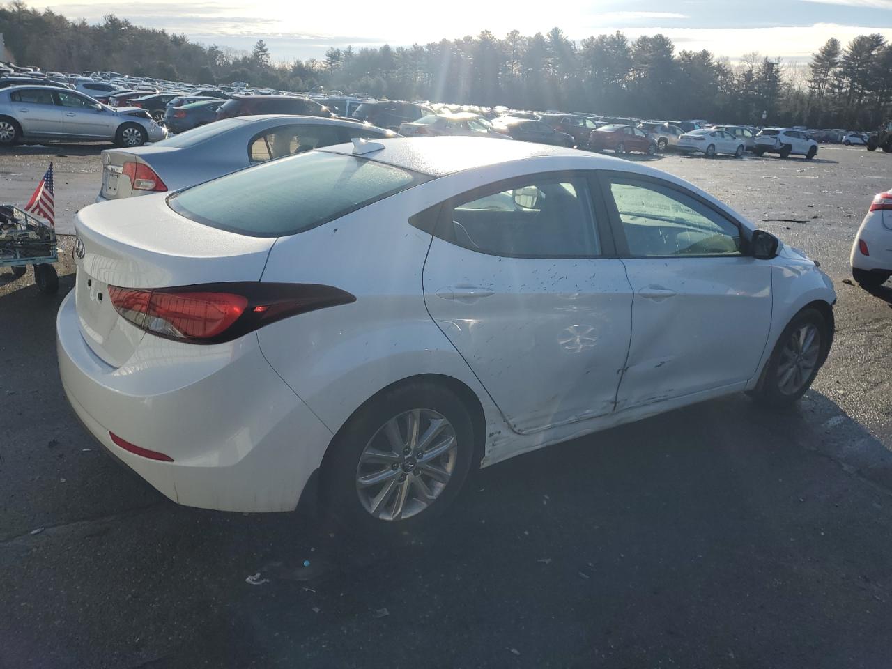 2016 Hyundai Elantra - Image 3