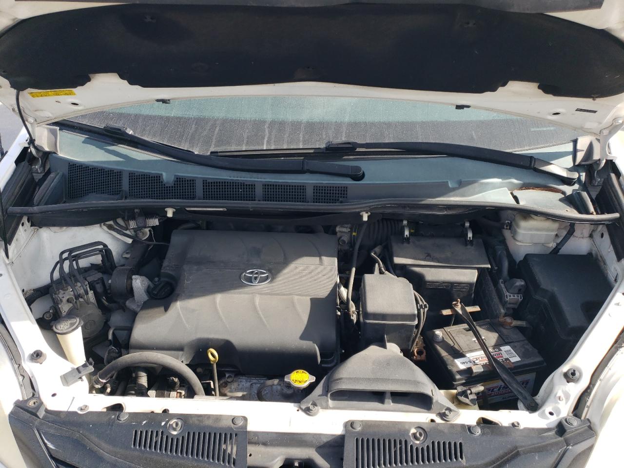 2014 Toyota Sienna - Image 13