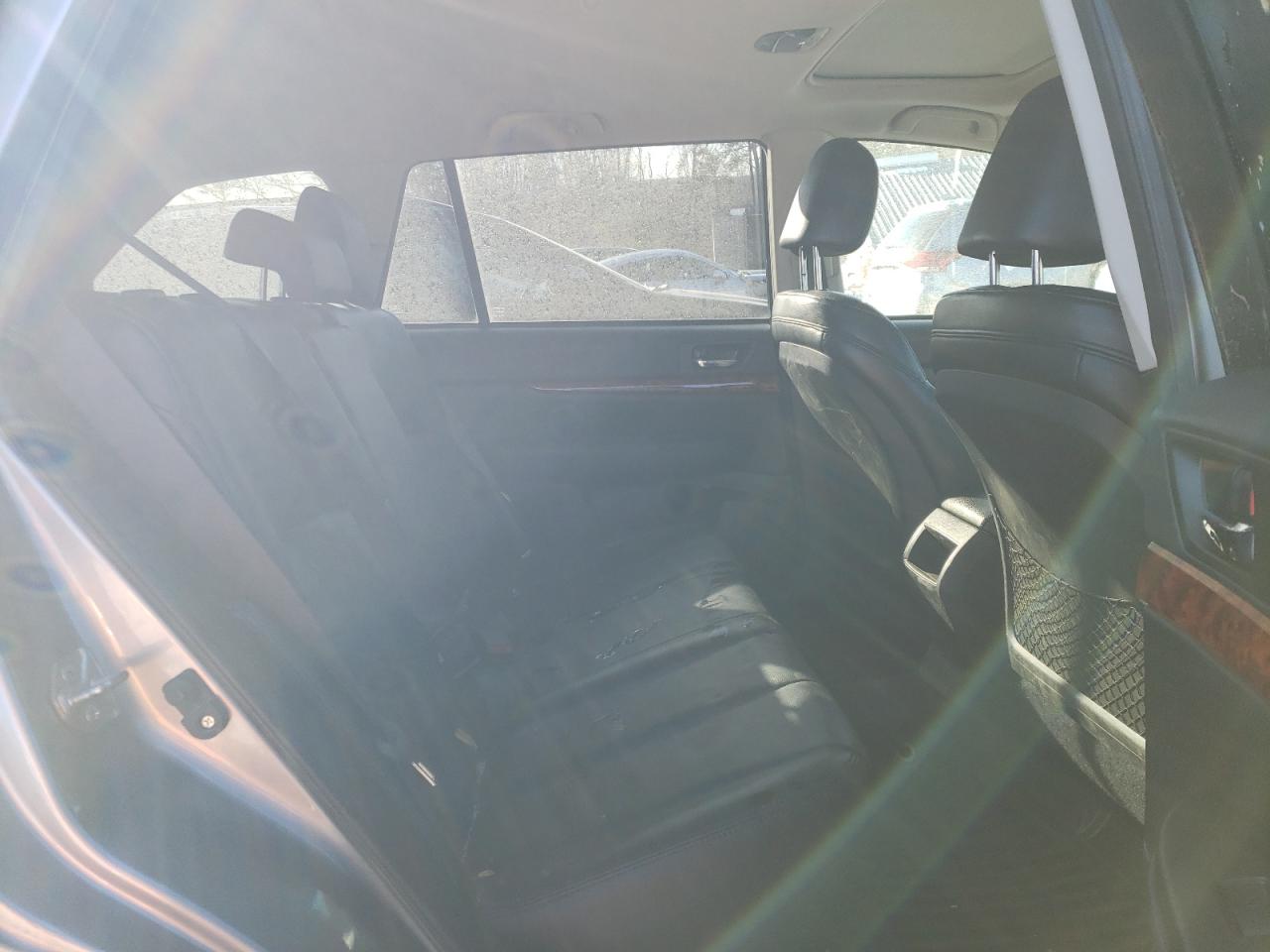 2010 Subaru Outback - Image 11