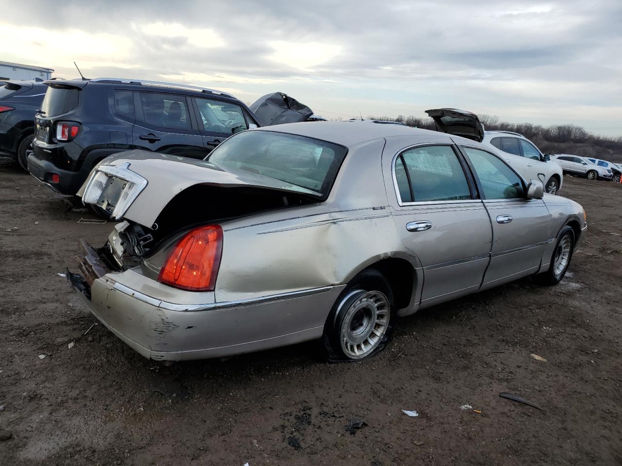 2001 Lincoln Town Car - Image 3