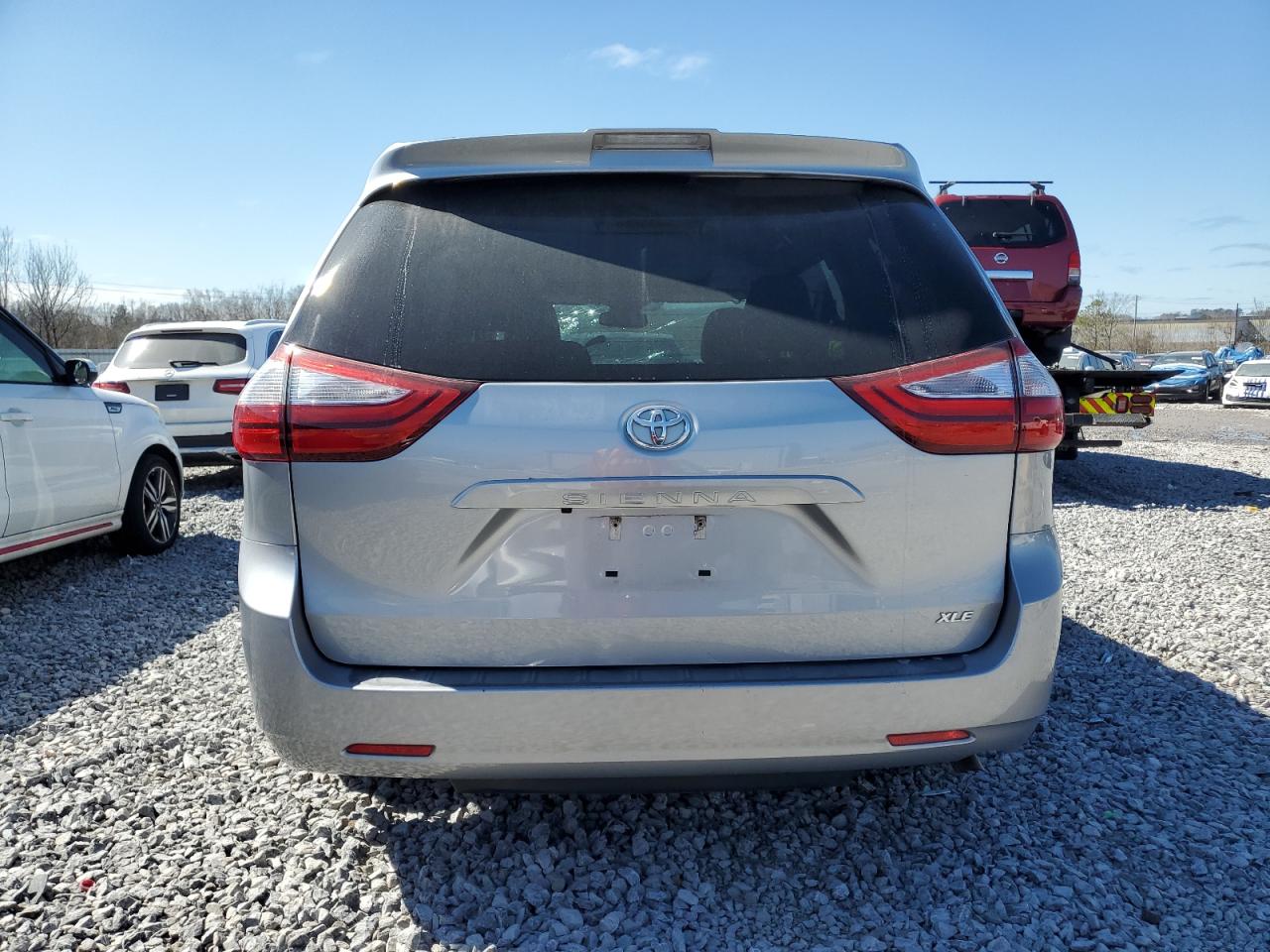 2018 Toyota Sienna - Image 6