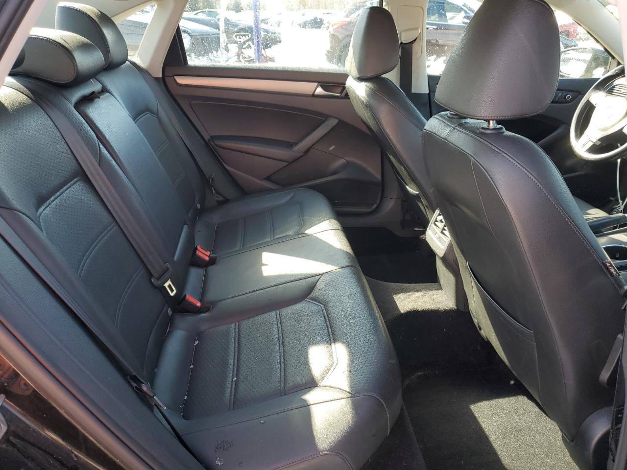 2015 Volkswagen Passat - Image 10