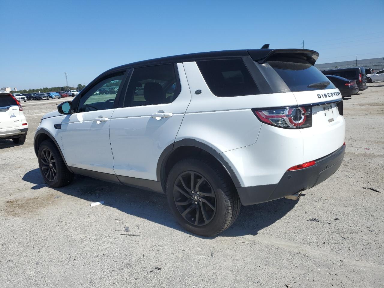 2016 Land Rover Discovery - Image 2
