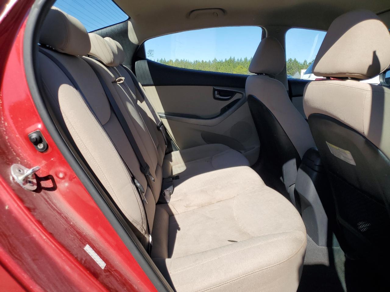 2016 Hyundai Elantra - Image 10