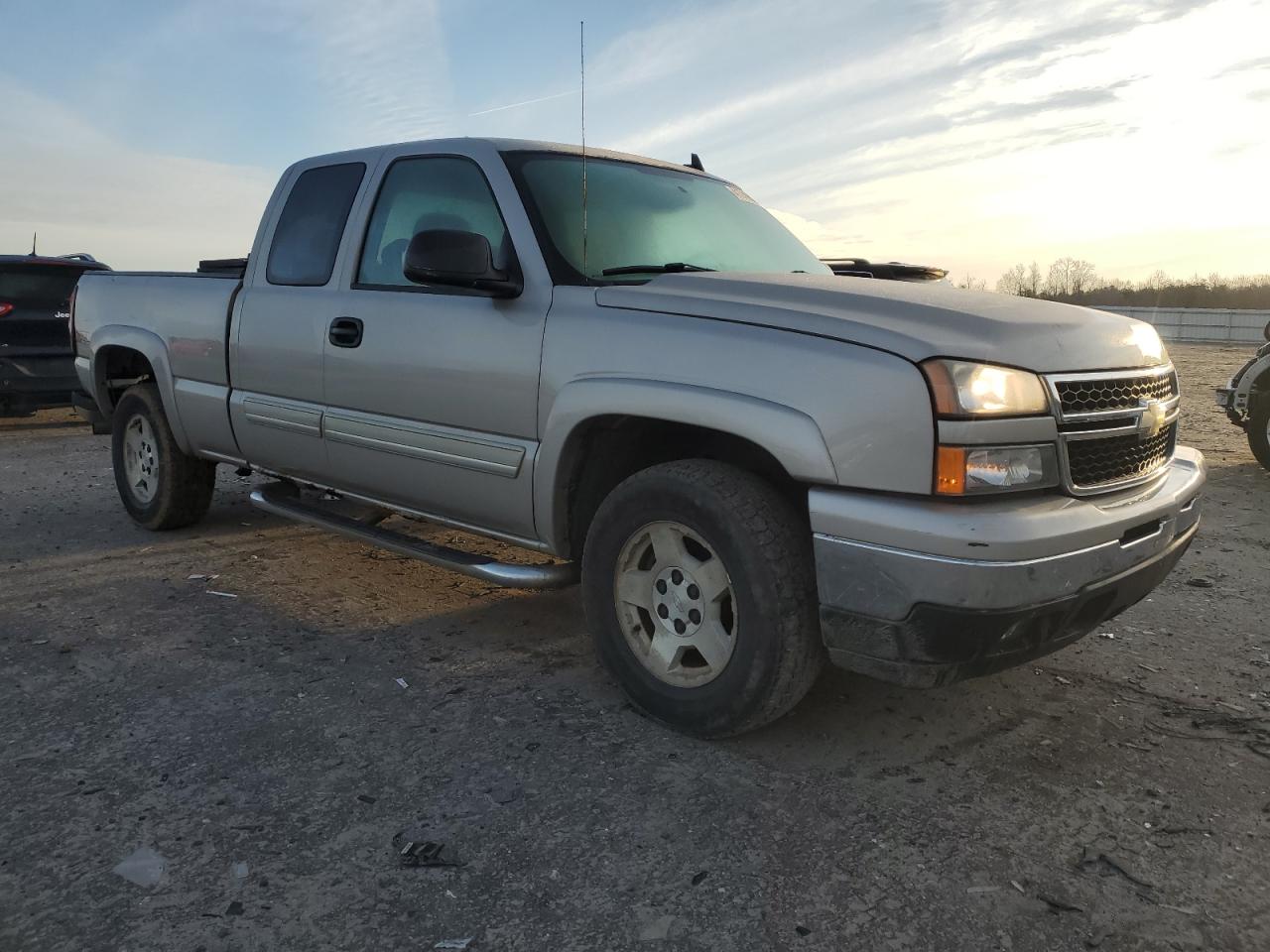 2006 Chevrolet Silverado - Image 4