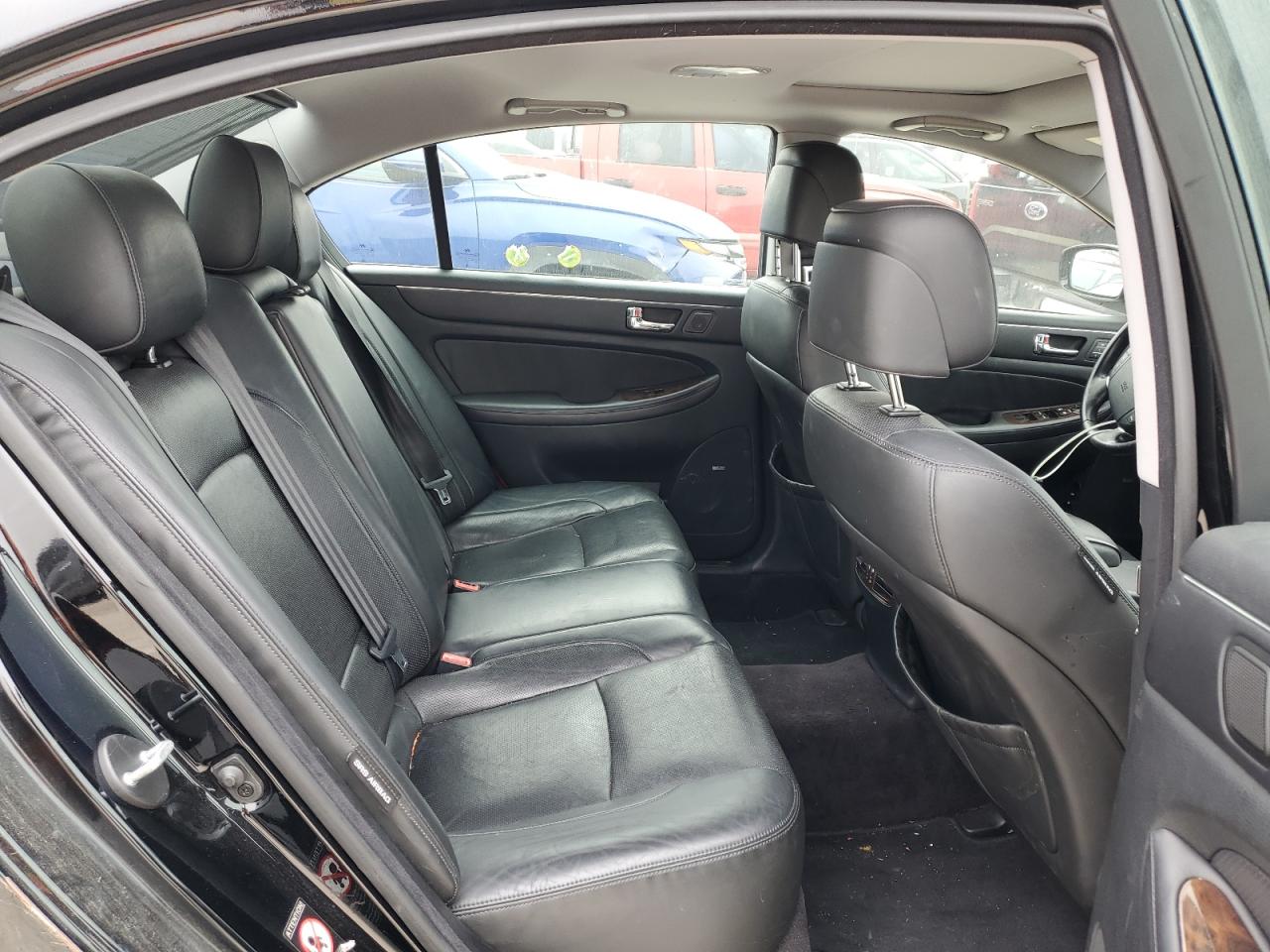 2011 Hyundai Genesis - Image 10