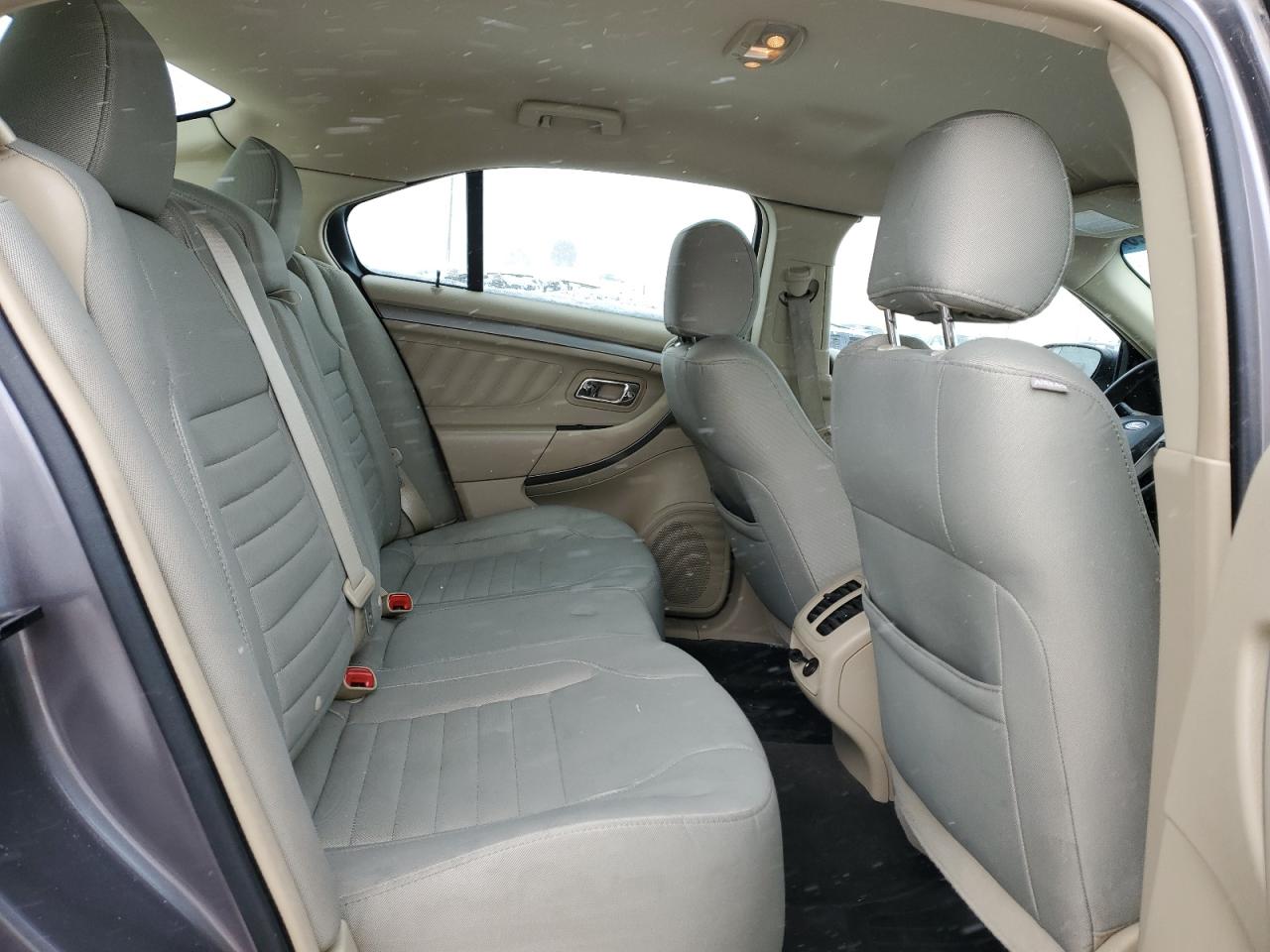 2013 Ford Taurus - Image 10