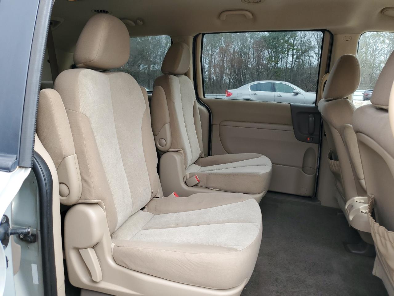 2012 Kia Sedona - Image 11