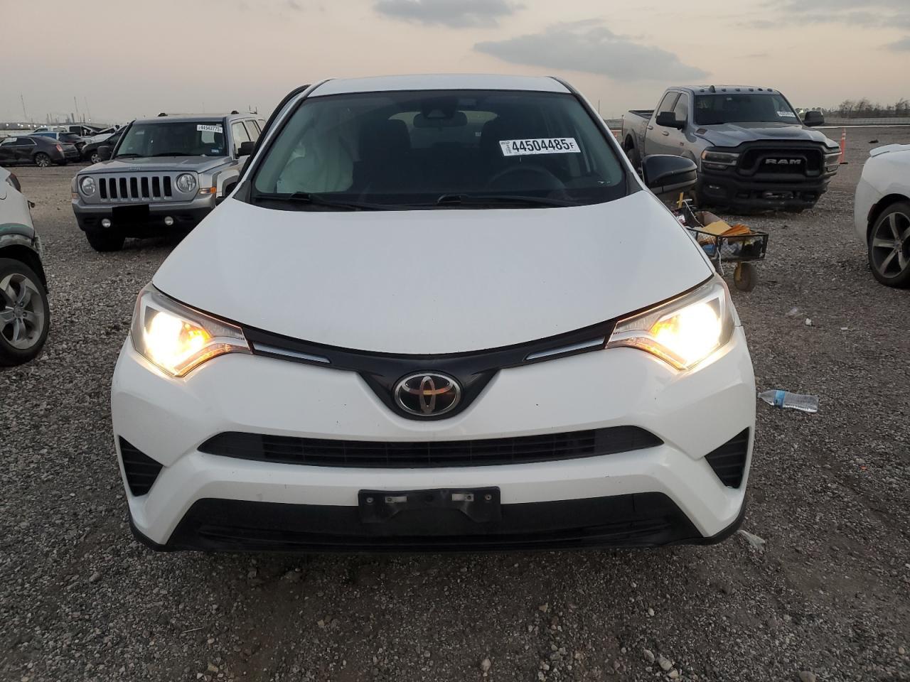 2018 Toyota RAV 4 - Image 5