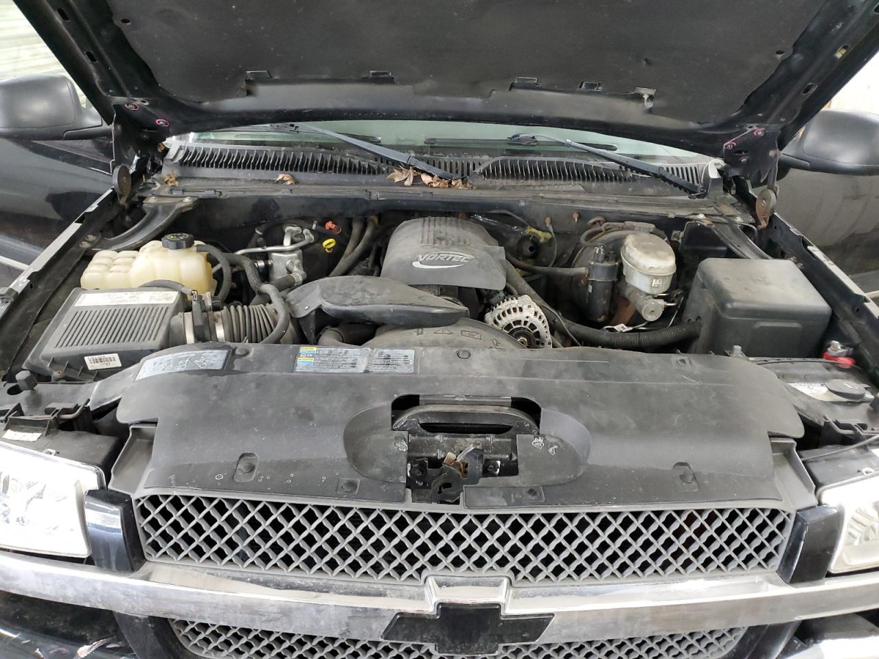 2004 Chevrolet Silverado - Image 11