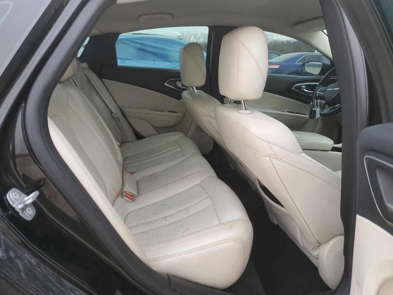 2015 Chrysler 200 - Image 10