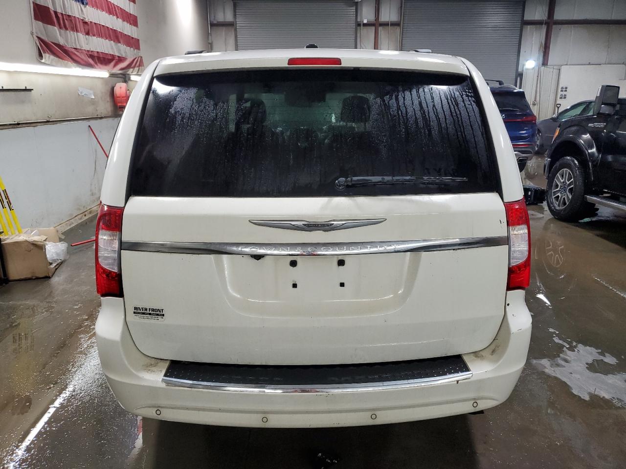 2011 Chrysler Town & Country - Image 6