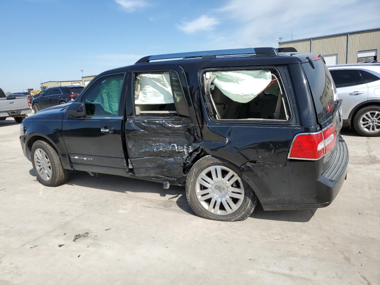 2013 Lincoln Navigator - Image 2