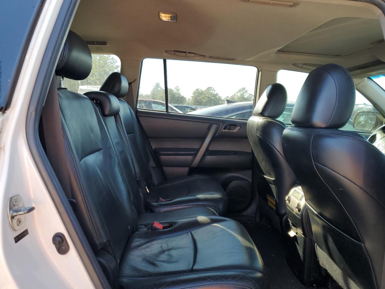 2010 Toyota Highlander - Image 11